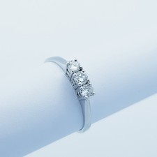 Anello Trilogy in Oro 18kt con Diamanti Certificati 0.15ct Totali - Modello (Gal