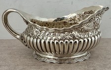 TIFFANY ARGENTO STERLING ESTETICA INSEGUITA A MANO SALSA REPOUSSE BARCA C. 1885