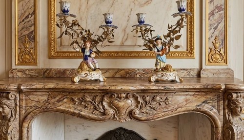 Coppia candelieri figurali - di,