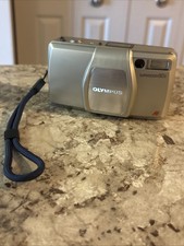 Olympus Superzoom anni 80 35mm fotocamera punta e scatta argento testata e funzionante