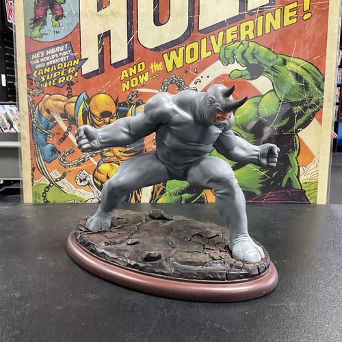 Statua rinoceronte fumetto