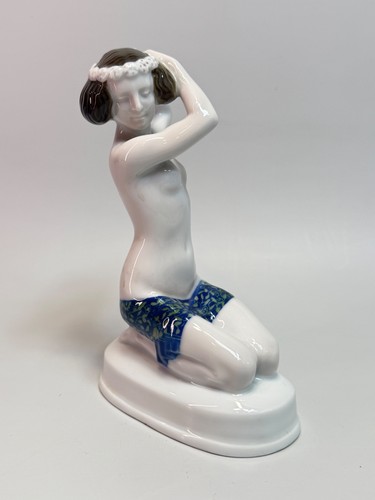 Statuina porcellana nuda