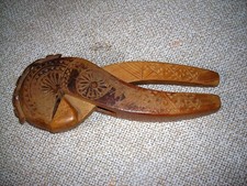 SCHIACCIANOCI NOCCIOLE IN LEGNO LAVORATO