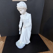 LLADRO NAO #0231 RAGAZZA CHE