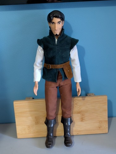 Disney store tangled flynn - store,