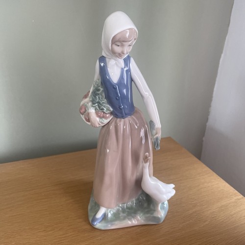 Statuina porcellana nao - nao, by