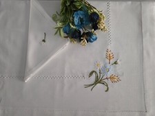 Tovaglia ricamata a mano in