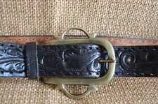 Antica fibbia da finimenti di cavallo. Artigianale, di ottone massiccio.