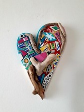 Cuore da appendere con legni di mare e tasselli colorati di legno  mosaici