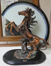 170318 Lampada lume con statua di cavallo in lega metallica di gusto deco