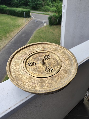 Ancien bassin islamique metal