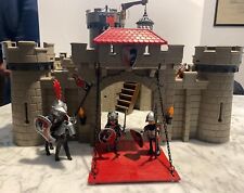 castello medievale playmobil,ottime condizioni,completo con 4 personaggi.