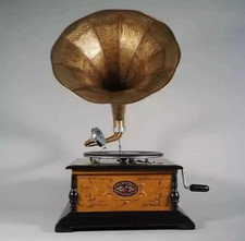 Antico grammofono HMV