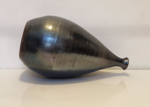 Vallauris identifier - à,