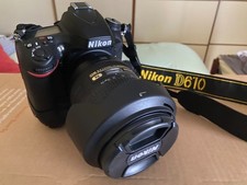 macchina fotografica digitale Nikon D610 con obiettivo Nikon 24-120 serie N
