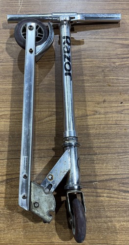 Razor kick folding - razor,