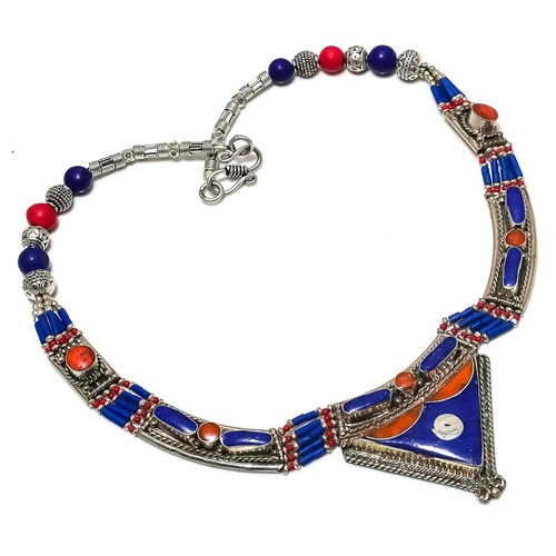 Collana con pietre preziose