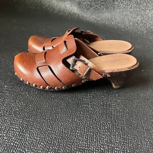 Zoccoli legno con borchie - in,