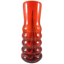 Vaso a cerchio in vetro rosso