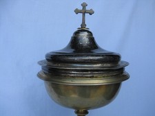 Antica pisside, coppa e coperchio in argento
