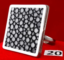 20) Anello in pelle di razza