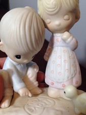 love figurine couple