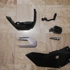 Tenere 700 2025, ricambi parti di lato sx ,non rotti ,solo piccoli segni .