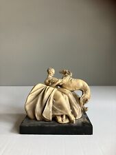 Dama con levriero, Statuetta G. Cacciapuoti, anni 1930, ottimo stato,19x14x17 cm
