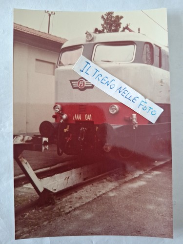 Fotografia deposito locomotive - fotografia,