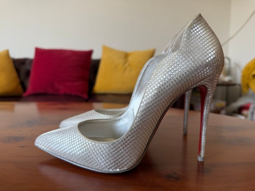 Louboutin hot chick - hot,
