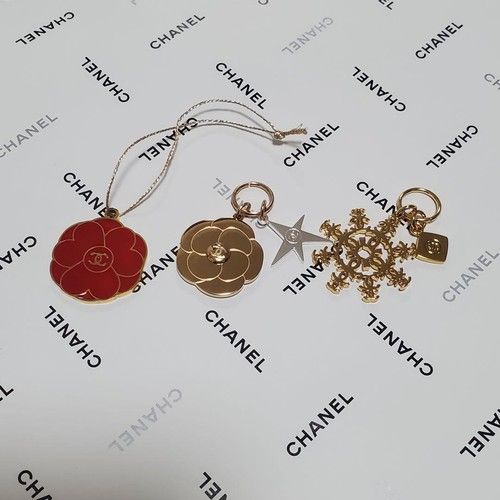 Chanel holiday star charm - star,