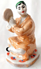 Statuina porcellana uzbeka