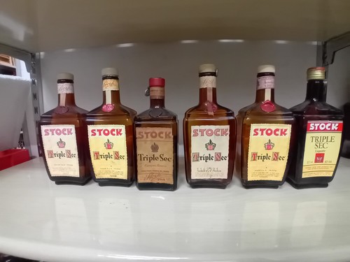 Bottiglie della stock con - bottiglie,