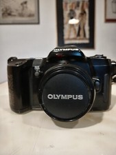 Macchina fotografica vintage analogica 35mm Olympus OM101 power focus 