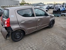 SPORTELLO CARBURANTE Nissan