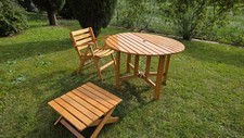 set mobili da giardino in legno:  1 tavolo tondo, 6 sedie, 1 tavolino basso