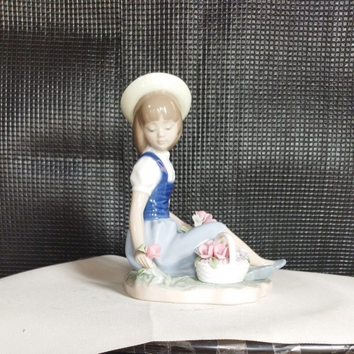 Lladro ragazza con cesto - con, un