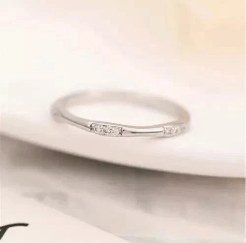 Anello donna fascia moissanite