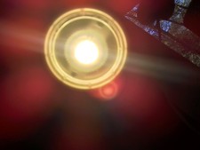 Lampada scrivania metallo tipo fiore simile a "Pink Floyd The Wall"