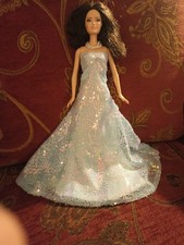 Bellissima Barbie Mattel, mora con splendido abito azzurro con paiettes! 