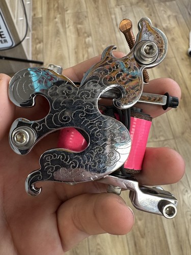 Hand engraved guy tatoueur - hand,