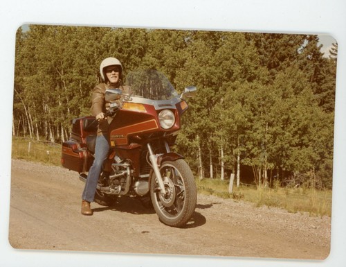 Uomo anziano moto honda - anziano,