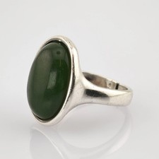 Anello Statement in argento con cabochon in nefrite 1970 circa