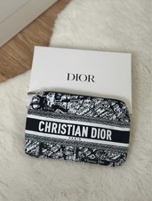 pochette dior beauty