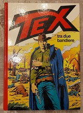 Tex cartonato tra due bandiere