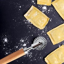 Rotella Tagliapasta in Acciaio Inox con Impugnatura in Legno Antiscivolo Ta
