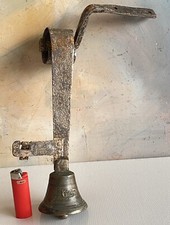 Bella Campanella In Bronzo da muro con supporto in ferro a molla  Vintage