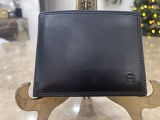Portafoglio Aigner in pelle bi-fold con logo in rilievo e custodia per carte di credito rimovibile