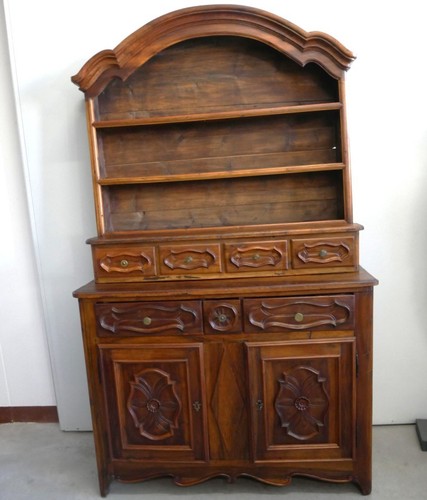 Credenza con piattaia antica