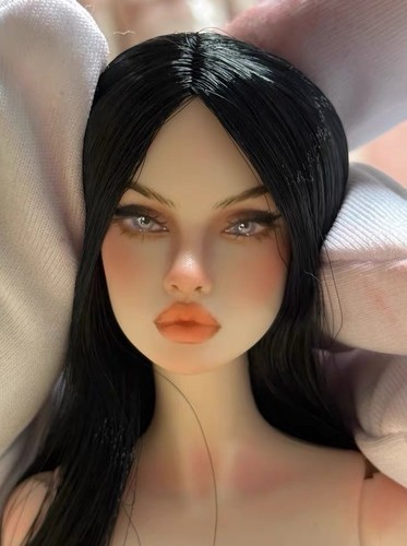 Bambola nuda artistica